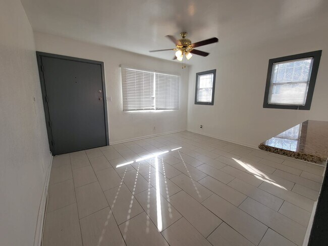 Building Photo - 1315 W 101st St