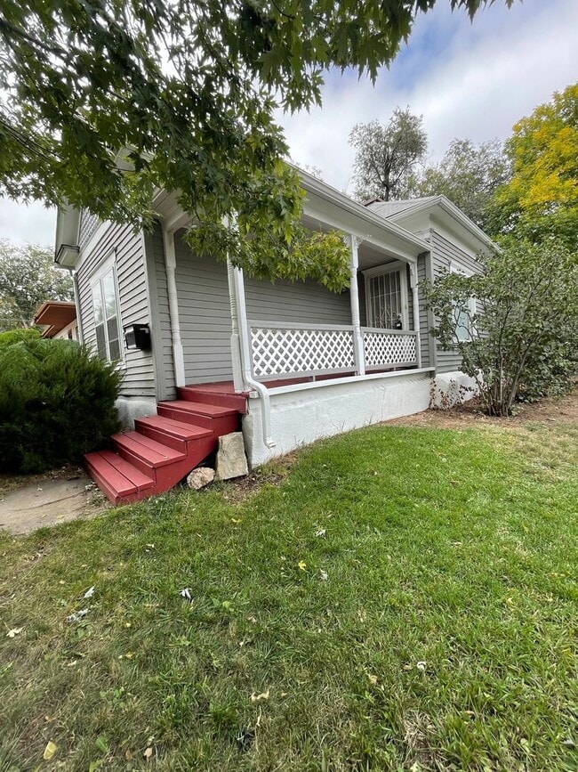 Building Photo - 402 W Dale St