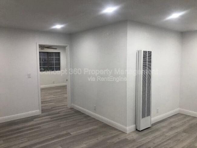 Building Photo - 1327 W Parade St