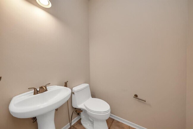 Building Photo - 930 Allisa St
