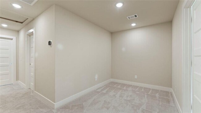 Building Photo - 1303 SW Journey Ln