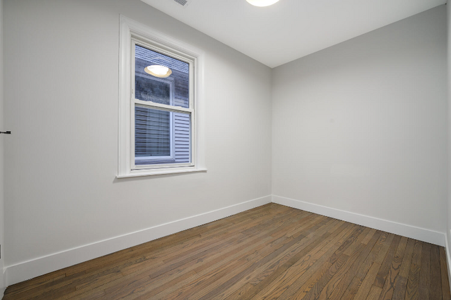 Building Photo - 2137 N Maplewood Ave