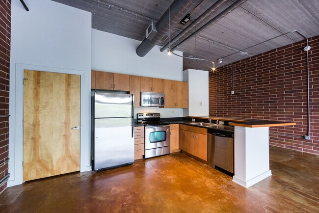 Building Photo - Amazing Industrial Studio at 626 N Graham!