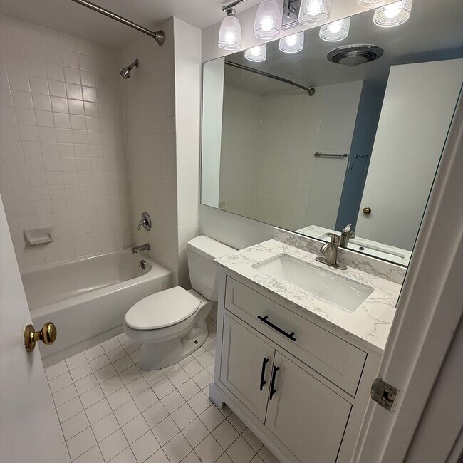 Building Photo - Observatory 402