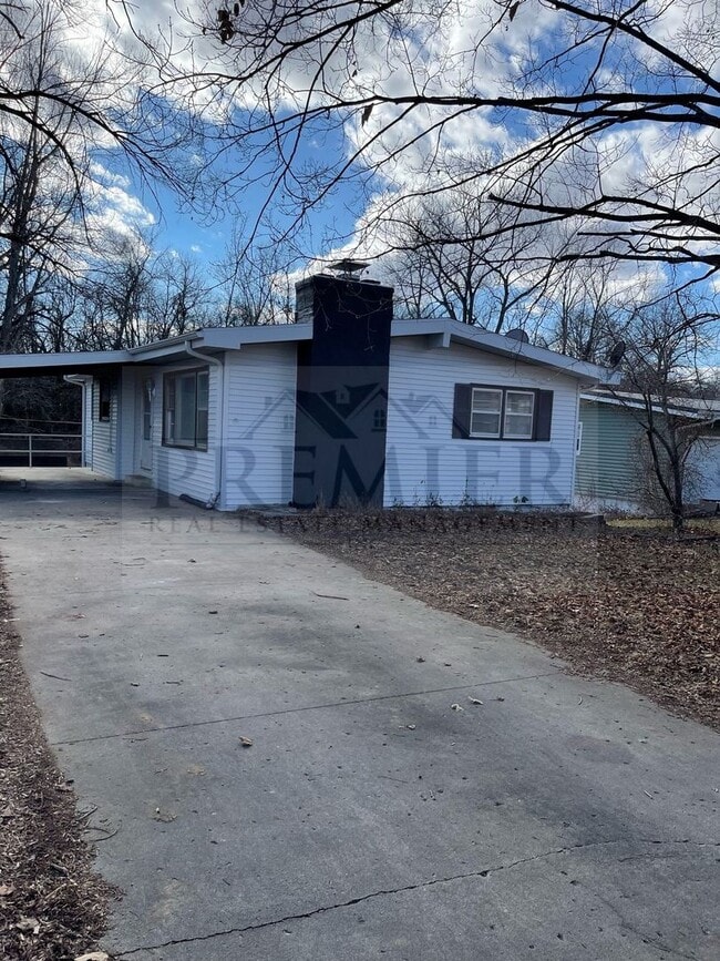 Primary Photo - 1004 Anderson St