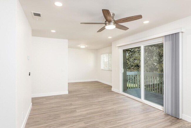 Building Photo - Remodeled 3 Bed 2 Bath Condo - Coastal Living at Its Finest