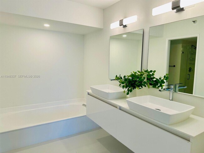 Building Photo - 19101 NE 36th Pl