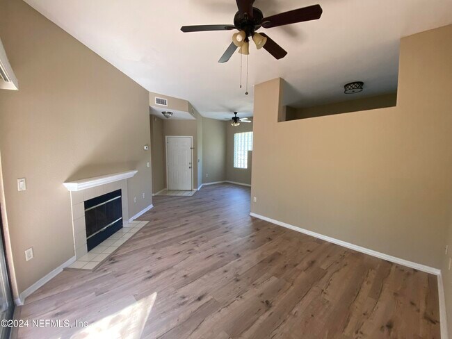 Building Photo - 10150 Belle Rive Blvd