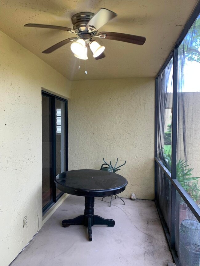 Building Photo - 2015 Coral Ridge Dr