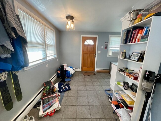 Building Photo - 1 Bedroom Condo for Rent $2,400