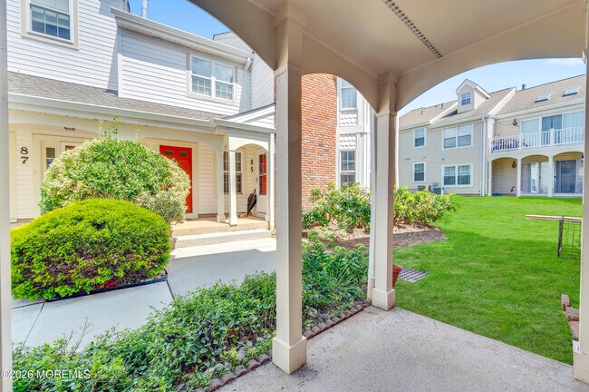 Building Photo - 83 Tulip Ln