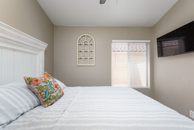 Building Photo - 7254 E Camino Del Monte