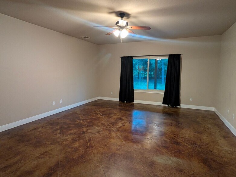 Building Photo - 178 S Buckhorn Dr