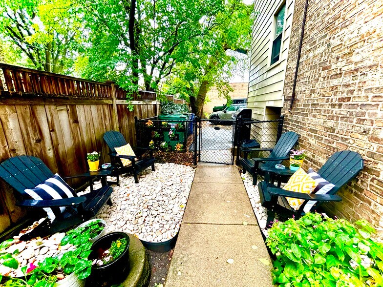 Patio - 425 N Maple Ave
