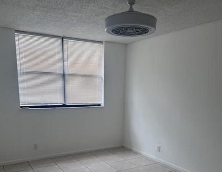 Building Photo - 2501 Riverside Dr
