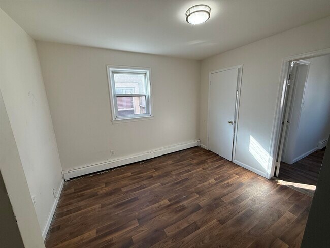 Building Photo - 129 W 20th St