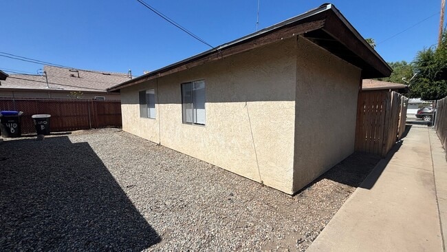Building Photo - 410 N Taylor St