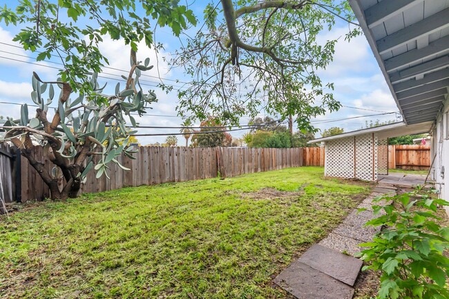 Building Photo - 6404 Stoneman Dr