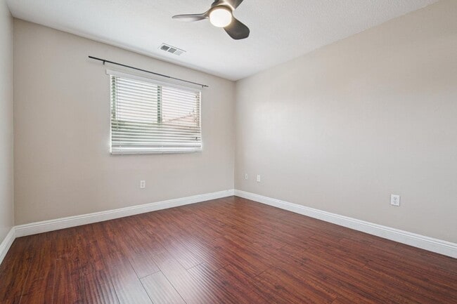 Building Photo - 9449 Hendrix Ln