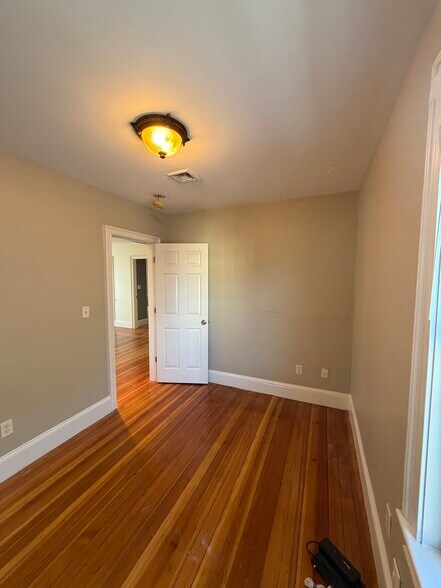 Building Photo - 45 Houghton St