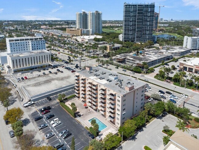 Building Photo - 2200 E Hallandale Beach Blvd