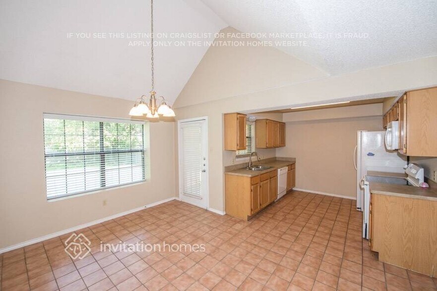 Building Photo - 3801 Devonaire Dr