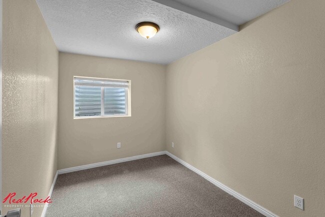 Building Photo - 1190 Pinecone Dr