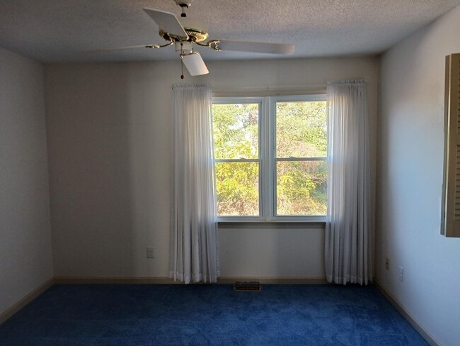 Building Photo - Yorktown Townhouse