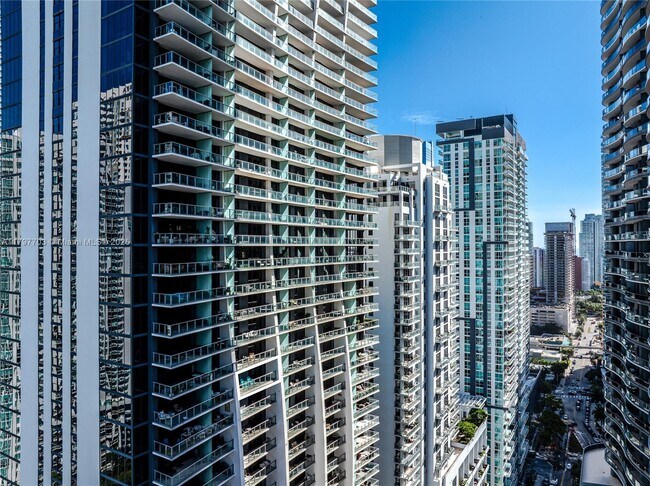 Building Photo - 1010 Brickell Ave