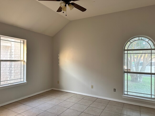 MAIN BEDROOM WITH CEILING FAN - 2109 N Erica St