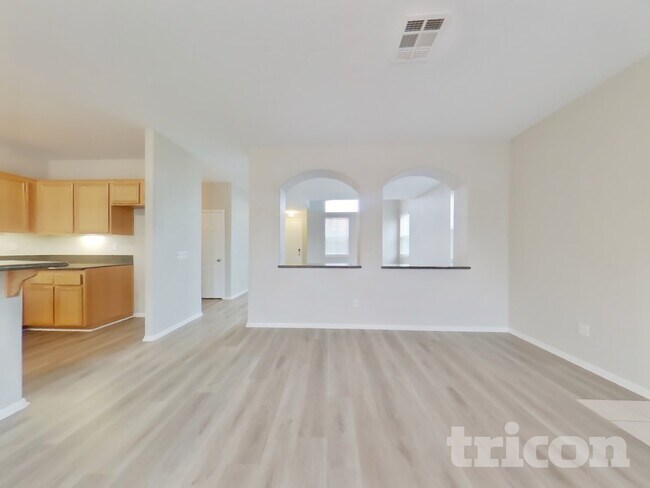 Building Photo - 733 Pino Ave