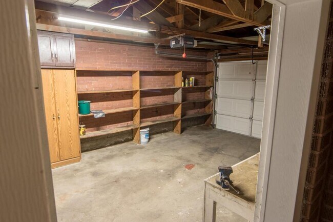 Building Photo - 5886 S Utahna Dr