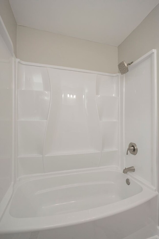 Building Photo - 208 Hillcrest Dr
