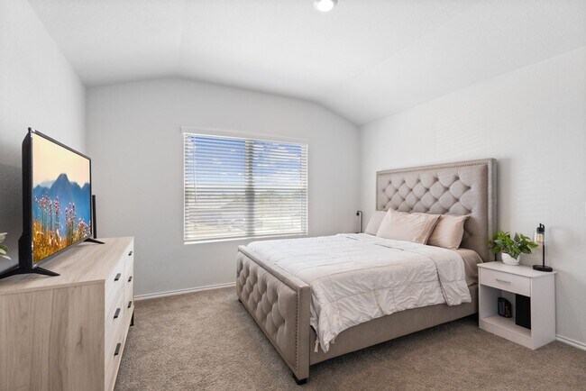 Building Photo - Charming Home Awaits: Spacious & Modern Living in a Prime Location