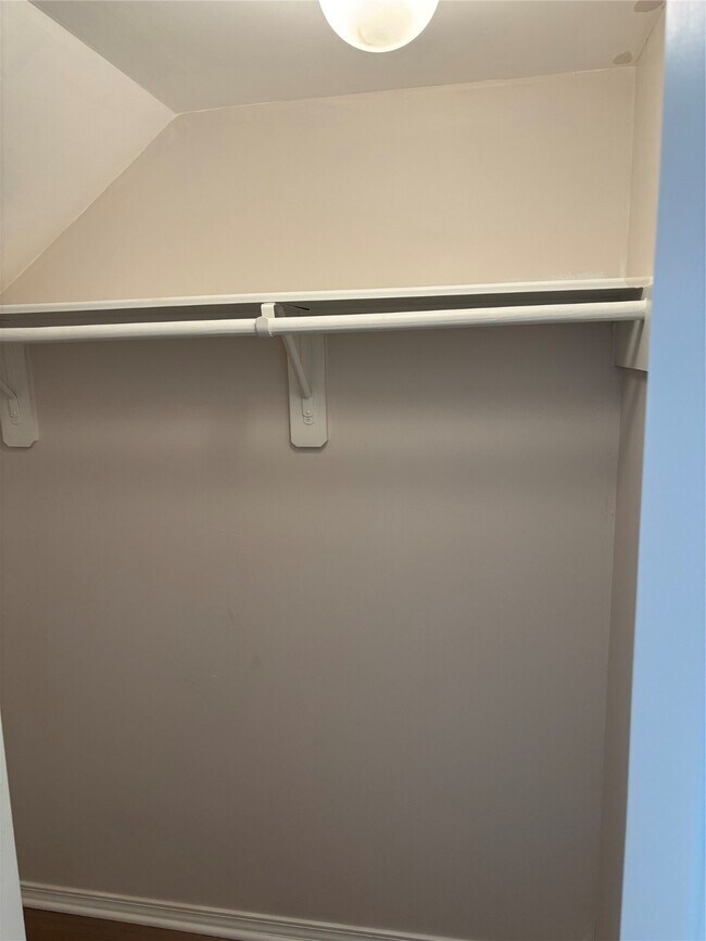 Building Photo - 1417 Paige St