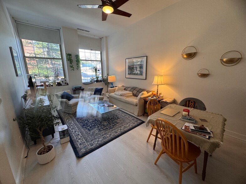 Building Photo - 48 Forest St