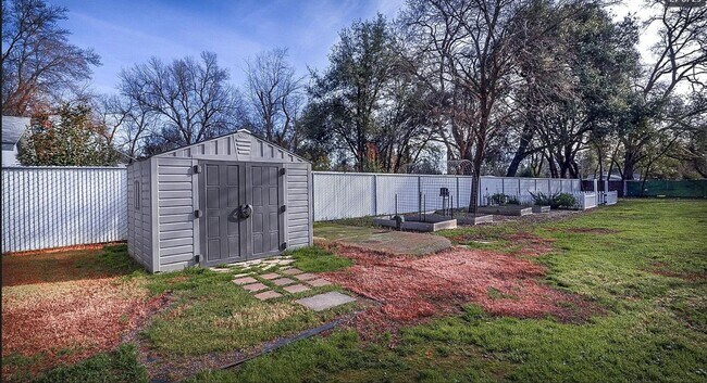 Building Photo - 3 BED 1 BATH COUNTRY SETTING HOME WITH BONUS ROOM