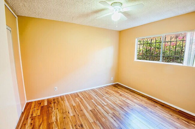 Building Photo - 1323 N Harvard Blvd