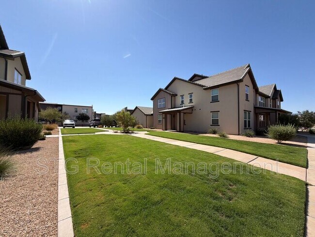 Building Photo - 644 Rosa Ln
