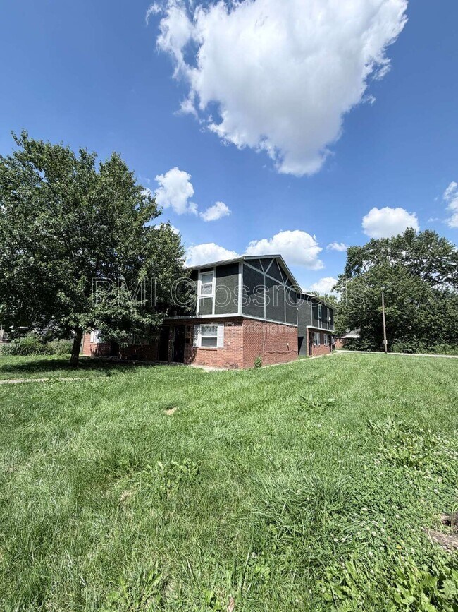 Building Photo - 3088 Howey Rd