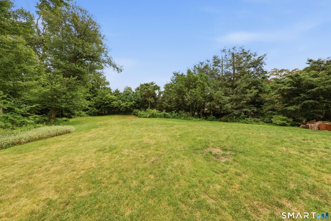 Building Photo - 11 Belaire Dr
