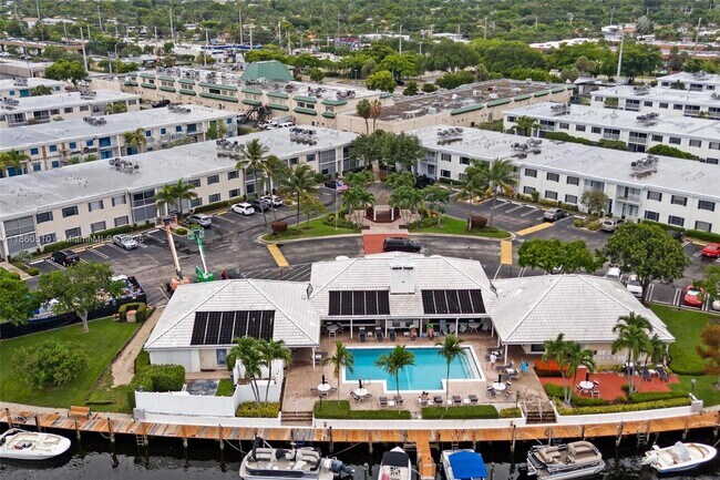 Building Photo - 130 Cypress Club Dr