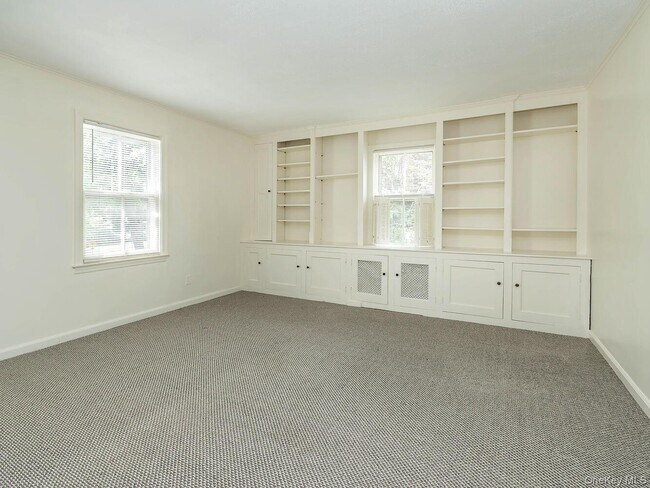 Building Photo - 230 Bayville Rd