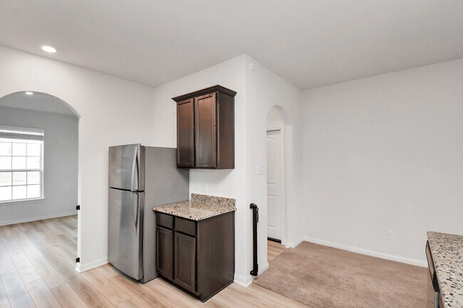Building Photo - 424 Maple Fawn Dr
