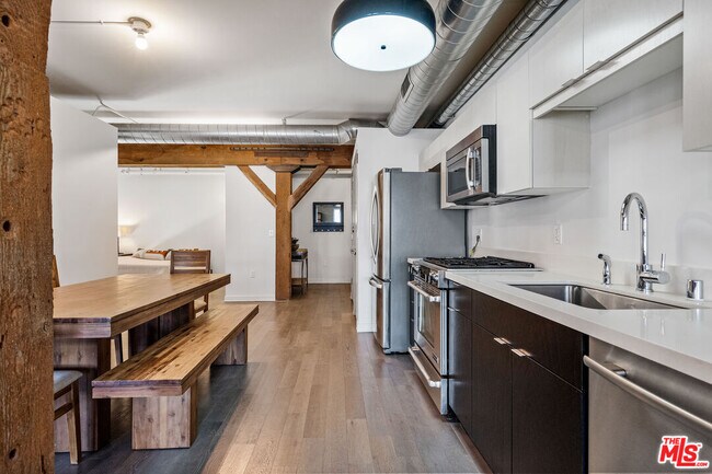 Building Photo - 527 Molino St