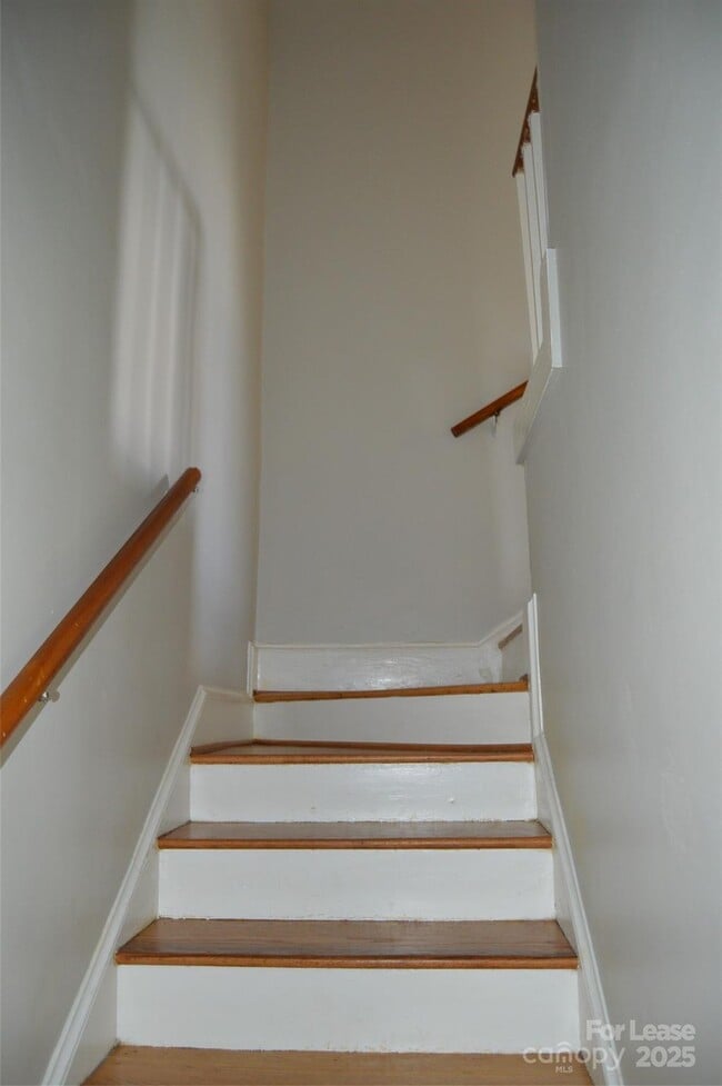 Building Photo - 102 Feimster St