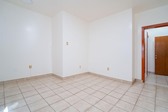 Building Photo - 724 17th St