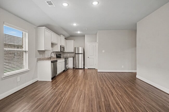 Building Photo - 1425 Waverley Dr