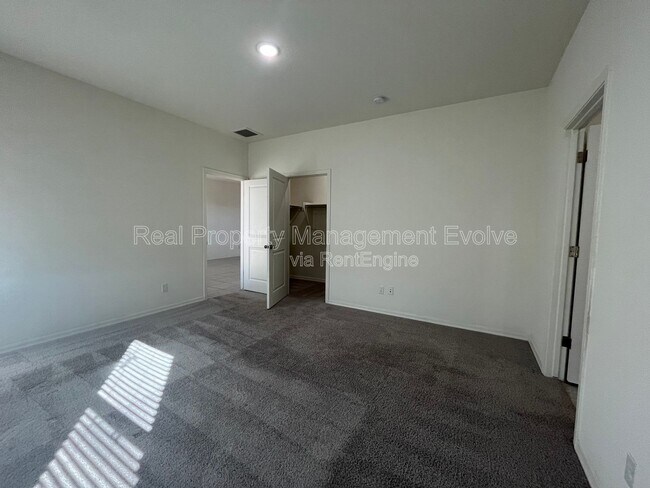 Building Photo - 4722 N 194th Dr