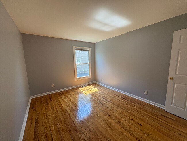 Building Photo - 519 Asbury Ave